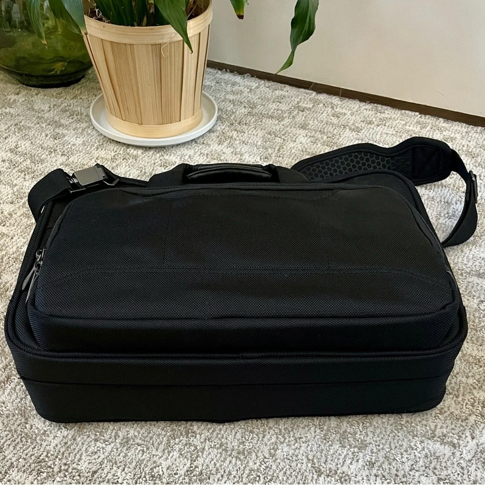 Targus Corporate Traveler Black Laptop Briefcase Bag —14-Inch